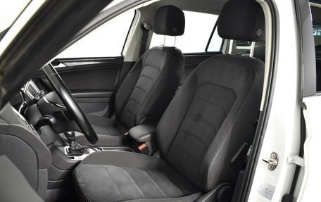 Volkswagen Tiguan II, 2017 год, 1 987 200 рублей, 9 фотография