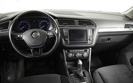 Volkswagen Tiguan II, 2017 год, 1 987 200 рублей, 11 фотография