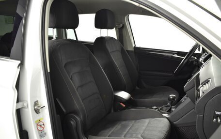 Volkswagen Tiguan II, 2017 год, 1 987 200 рублей, 7 фотография