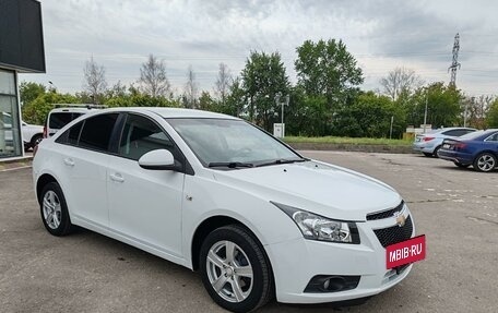 Chevrolet Cruze II, 2010 год, 799 000 рублей, 3 фотография
