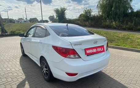 Hyundai Solaris II рестайлинг, 2013 год, 850 000 рублей, 4 фотография