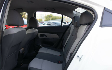 Chevrolet Cruze II, 2009 год, 818 000 рублей, 9 фотография