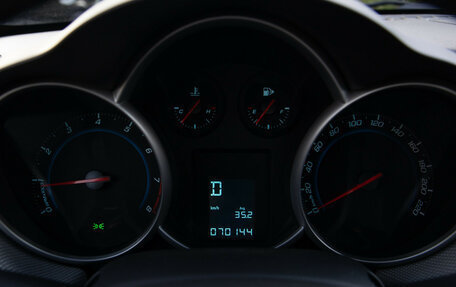 Chevrolet Cruze II, 2009 год, 818 000 рублей, 10 фотография