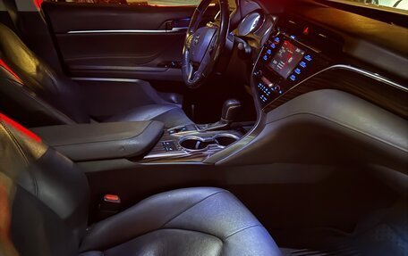 Toyota Camry, 2019 год, 2 650 000 рублей, 18 фотография