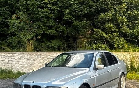 BMW 5 серия, 1997 год, 560 000 рублей, 1 фотография
