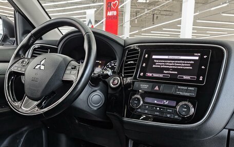 Mitsubishi Outlander III рестайлинг 3, 2018 год, 2 025 000 рублей, 8 фотография
