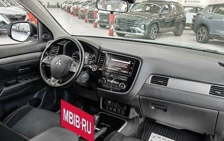 Mitsubishi Outlander III рестайлинг 3, 2018 год, 2 025 000 рублей, 9 фотография