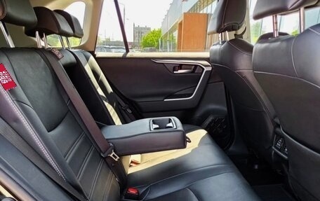 Toyota RAV4, 2019 год, 3 800 000 рублей, 1 фотография