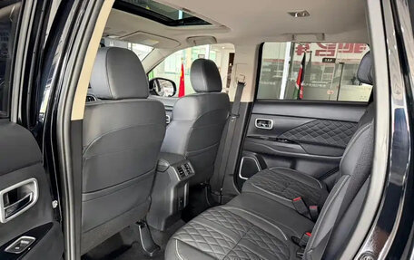 Mitsubishi Outlander III рестайлинг 3, 2021 год, 1 910 099 рублей, 6 фотография