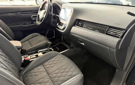 Mitsubishi Outlander III рестайлинг 3, 2021 год, 1 910 099 рублей, 9 фотография