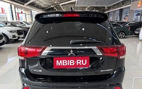Mitsubishi Outlander III рестайлинг 3, 2021 год, 1 910 099 рублей, 4 фотография