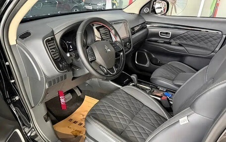 Mitsubishi Outlander III рестайлинг 3, 2021 год, 1 910 099 рублей, 5 фотография