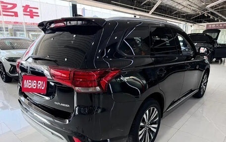 Mitsubishi Outlander III рестайлинг 3, 2021 год, 1 910 099 рублей, 3 фотография