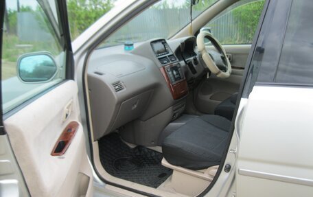 Toyota Gaia, 2001 год, 710 000 рублей, 10 фотография