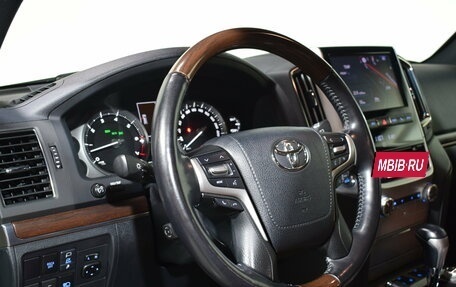 Toyota Land Cruiser 200, 2020 год, 9 887 000 рублей, 21 фотография