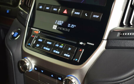 Toyota Land Cruiser 200, 2020 год, 9 887 000 рублей, 36 фотография