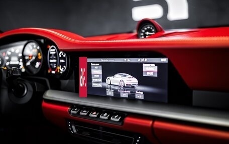 Porsche 911, 2021 год, 15 900 000 рублей, 38 фотография