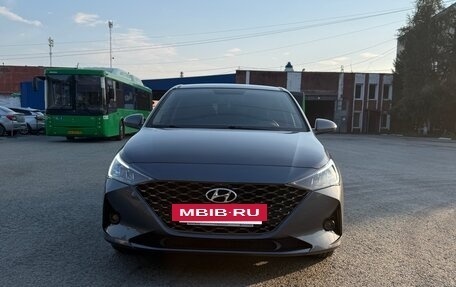 Hyundai Solaris II рестайлинг, 2021 год, 1 700 000 рублей, 13 фотография