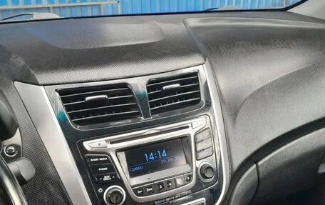 Hyundai Solaris II рестайлинг, 2016 год, 930 000 рублей, 2 фотография