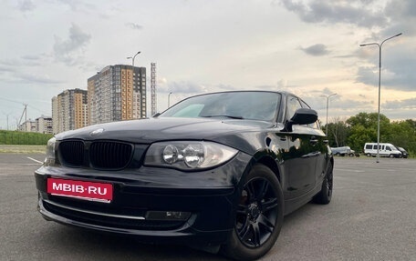 BMW 1 серия, 2011 год, 800 000 рублей, 1 фотография