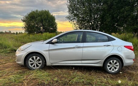 Hyundai Solaris II рестайлинг, 2011 год, 470 000 рублей, 2 фотография