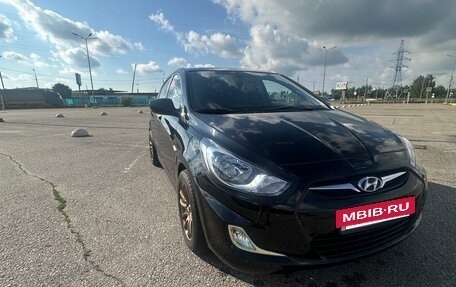 Hyundai Solaris II рестайлинг, 2011 год, 550 000 рублей, 2 фотография