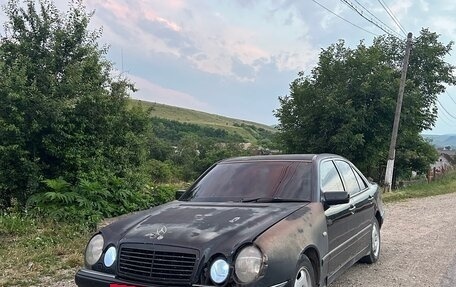 Mercedes-Benz E-Класс, 1995 год, 300 000 рублей, 3 фотография