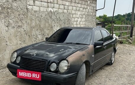 Mercedes-Benz E-Класс, 1995 год, 300 000 рублей, 4 фотография