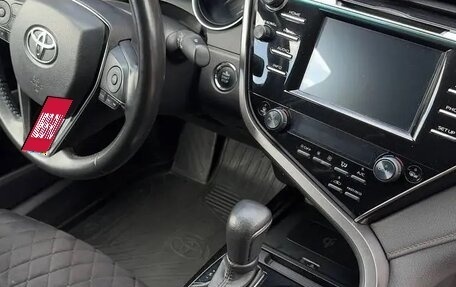 Toyota Camry, 2020 год, 2 900 000 рублей, 10 фотография