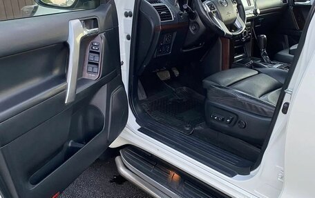 Toyota Land Cruiser Prado 150 рестайлинг 2, 2014 год, 3 250 000 рублей, 9 фотография