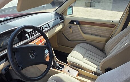 Mercedes-Benz E-Класс, 1992 год, 1 200 000 рублей, 10 фотография