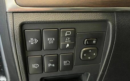 Toyota Land Cruiser 200, 2019 год, 7 850 000 рублей, 18 фотография