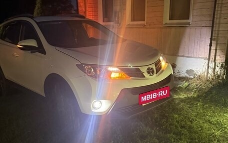 Toyota RAV4, 2015 год, 1 600 000 рублей, 2 фотография