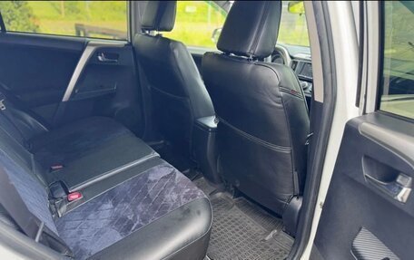 Toyota RAV4, 2015 год, 1 600 000 рублей, 6 фотография