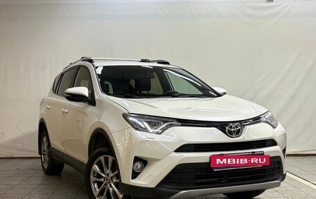 Toyota RAV4, 2017 год, 2 420 000 рублей, 2 фотография