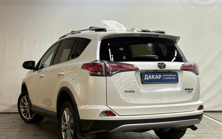 Toyota RAV4, 2017 год, 2 420 000 рублей, 4 фотография