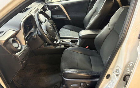 Toyota RAV4, 2017 год, 2 420 000 рублей, 6 фотография