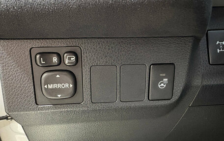 Toyota RAV4, 2017 год, 2 420 000 рублей, 13 фотография