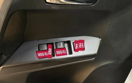 Toyota RAV4, 2017 год, 2 420 000 рублей, 12 фотография