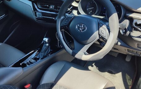 Toyota C-HR I рестайлинг, 2019 год, 2 500 000 рублей, 9 фотография