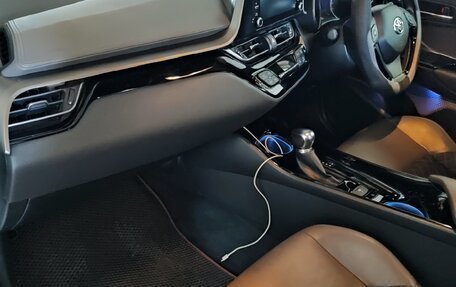 Toyota C-HR I рестайлинг, 2019 год, 2 500 000 рублей, 19 фотография