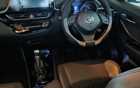 Toyota C-HR I рестайлинг, 2019 год, 2 500 000 рублей, 25 фотография