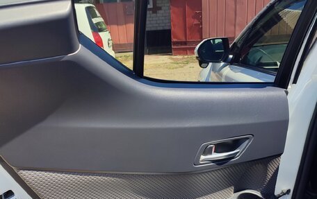 Toyota C-HR I рестайлинг, 2019 год, 2 500 000 рублей, 12 фотография