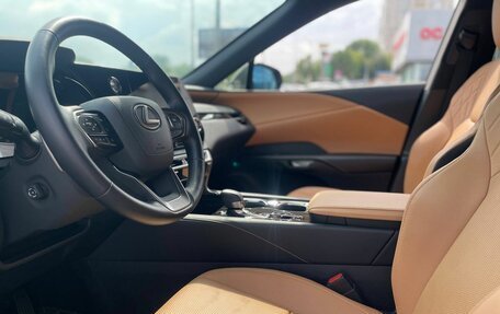 Lexus RX IV рестайлинг, 2024 год, 6 890 000 рублей, 11 фотография