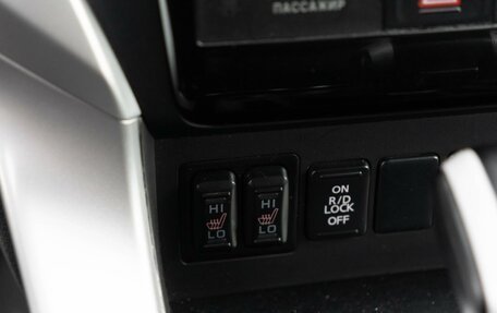 Mitsubishi Pajero Sport III рестайлинг, 2017 год, 2 499 000 рублей, 14 фотография