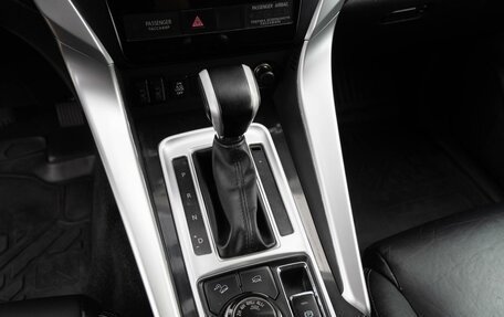 Mitsubishi Pajero Sport III рестайлинг, 2017 год, 2 499 000 рублей, 13 фотография