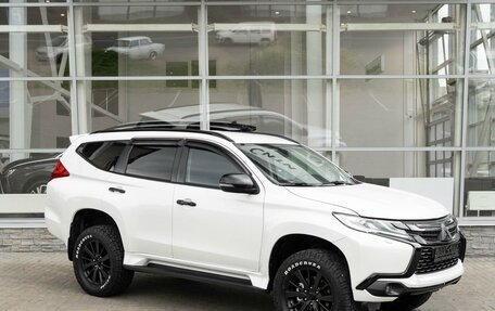 Mitsubishi Pajero Sport III рестайлинг, 2017 год, 2 499 000 рублей, 3 фотография