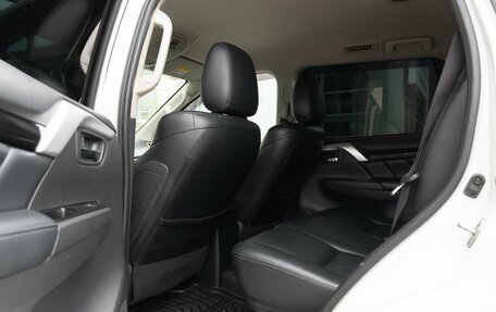 Mitsubishi Pajero Sport III рестайлинг, 2017 год, 2 499 000 рублей, 15 фотография