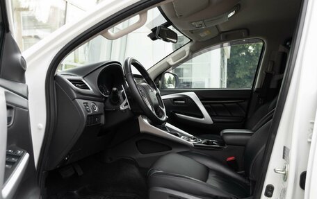 Mitsubishi Pajero Sport III рестайлинг, 2017 год, 2 499 000 рублей, 11 фотография