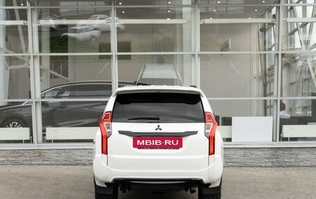 Mitsubishi Pajero Sport III рестайлинг, 2017 год, 2 499 000 рублей, 6 фотография